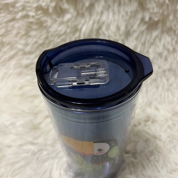 Toucan Plastic Double Wall Tumbler 20 Oz W/ Closing Lid - Picture 2 of 3